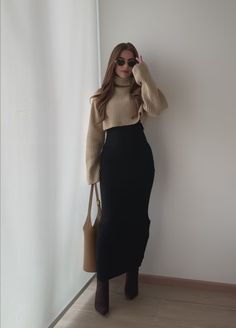 Winter Eastern Outfits, Thanksgiving Outfit Dinner, Winter Outfits For Party, Sweater With Long Skirt Outfit, Long Skirts Winter Outfit, Modest Skirt Outfits Winter, Casual Classy Outfits Winter, Classy Work Outfits Winter, Turtleneck With Skirt