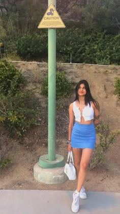 Denim Skirt Poses, Poses In Denim Skirt, Poses In A Skirt, Mini Skirt Poses Photo Ideas, Short Skirt Poses, Poses For Pictures Instagram Skirt, Poses With Skirts Outfit, Skirt Poses Photo Ideas, Skirt Photoshoot Poses