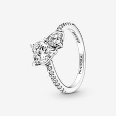 Pandora Ringe für Damen, 191198C01-60 - Der Doppel-Herz Funkelnder Ring hat zwei herzförmige klare Cubic Zirkonia, die in unterschiedlichen Winkeln aneinander geschmiegt sind und die Liebe zwischen Mutter und Kind symbolisieren. Die Ringschiene ist mit einer halben Reihe Pavé akzentuiert und für einen moderneren Look asymmetrisch an den beiden Herzen befestigt. Ein Geschenk, das alles feiert, was deine Mutter für dich getan hat. Pandora Set, Ring Shank, Sparkling Rings, Double Heart