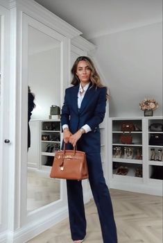 2023 Business Fashion Women, New York Professional Outfit, Lawyer Look Women, Business Outfits Women 2023, Women Power Outfits, Government Employee Outfit, Elegant Lawyer Outfit, Business Women Suits Professional, Luxury Work Wear