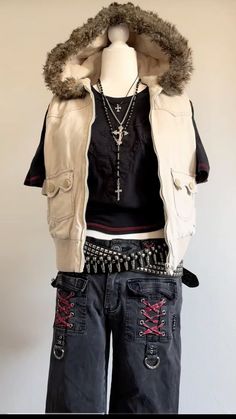 Cold Weather Emo Outfits, Grunge Metal Outfit, Emo Inspo Outfits, Winter Emo Outfits Cold Weather, Emo Rock Outfits, Warm Emo Outfits, White Emo Outfit, Masc Y2k Outfits, Alt Winter Fits