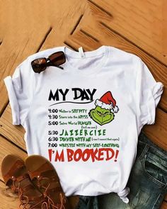 OliviaMark - Camiseta de manga corta con estampado de gruñidos navideños Grinchmas Tshirt, Grinch T Shirt, Grinch Shirts, World Hunger, Cute Letters, Y2k Aesthetic Outfits, Chic Type, Family Mom, Book Shirts