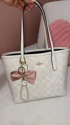 Coach School Bag, Coach Purses Aesthetic, Coquette Purses, Purses For School, Coach Purse Aesthetic, Coach Purse Outfit, Coach Pink Bag, Coquette Wishlist, Purses Aesthetic