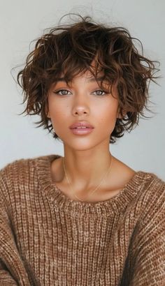 Cool Hairstyles For Girls, Summer Haircuts, Short Curly Haircuts, Natural Wavy Hair, Curly Bob Hairstyles, Hair Colours, Medium Hair Cuts, Short Curly Hair