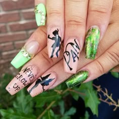 Leaf Nail Art Tutorial, Pan Nails, Peter Pan Nails, Disney Nail Design, Disney Themed Nails, Tiffany Nails, Leaf Nail Art