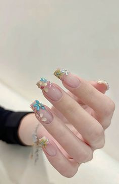 Nail 2025, Flowers Nails, Angel Nails, Nail Box, Lines On Nails, Floral Nail Art, Luxury Nails