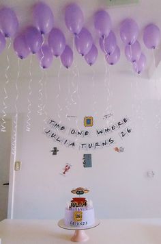 Friends theme cake and decoration. Your fun party. Idea for your birthday. Balloons and ribbons, flags, stickers, brigadeiro tags.
Bolo e decoração do tema dos amigos. Sua festa divertida. Ideia para o seu aniversário. Balões e fitas, bandeirinhas, adesivos, tags para brigadeiro. Friends Theme Cake, 29 Birthday Ideas For Her, 27 Birthday Ideas, Small Birthday Parties, 30th Bday Party, 18th Birthday Party Themes, Birthday Ideas For Her