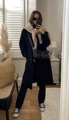 Casual Outfits With Friends, Very Cold Winter Outfits Work, Cold Weather Lounge Outfits, Paris Ootd Winter, Button Down Shirt Outfit Winter, Really Cold Weather Outfits, Winter Neutral Outfits, Black Wool Coat Outfit, Black Coat Outfit Winter