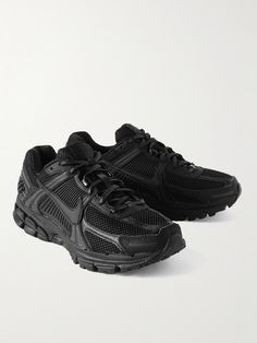 It's all about the interplay of textures with Nike's 'Zoom Vomero 5' sneakers. They're made from black rubber that's both latticed and fluted, and offset with leather, faux leather and mesh panels in futuristic lines. Nike Zoom 2k, Zoom 2k, Nike Collection, Nike Zoom Vomero 5, Black Nike Sneakers, Nike Vomero, Zoom Vomero 5, Basket Nike, Vomero 5