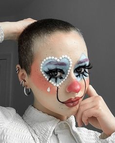 Pierrot Costume, Clown Halloween Costumes, Pierrot Clown, Makeup Drawing, Halloween Clown