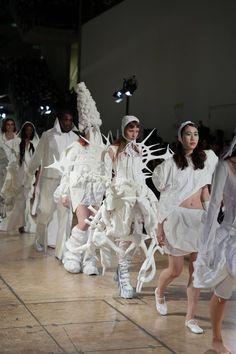 White Show Csm, Csm Fashion, First Term, Fashion Silhouette, Diy Clothes Design, Central Saint Martins, Colour Print