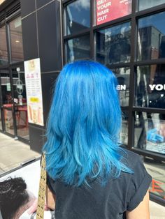 Dark Blue Roots Light Blue Hair, Dark Blue Light Blue Hair, Dark Blue To Light Blue Hair Ombre, Blue Hair Faded, Dark And Light Blue Hair, Light Blue And Black Hair, Blue Hair Black Roots, Light Blue Hair Color Ideas