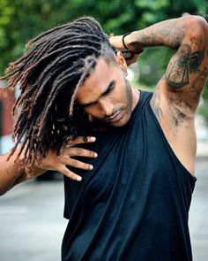 涼しい Black Dreads, Mens Dreads, Locs Styles, Dreadlock Hairstyles For Men, Dreadlock Styles, Mohawk Hairstyles, Pelo Afro