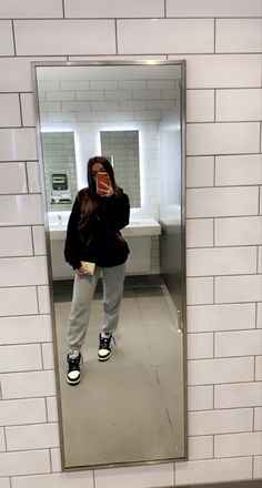 Air Jordan Fits Women, Air Jordan Sweatpants Outfit, Jordan 1 Outfit Women Black And White, Air Jordan 1 Black And White Outfit, Jordan 1 School Outfit, Jordan 1 Inspo Outfit, Jordan Air 1 Outfit, Outfits With Grey Jordan 1’s, Grey And White Jordan 1 Outfit Women