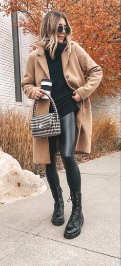 Dad Coat Outfits, Leggings Outfit Winter, Outfit Botas, 2022 Outfits, Boot Outfits, Cella Jane, Vegan Leather Leggings, Jeans With Heels, Winter Styles