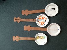 paper plates and spoons are arranged in the shape of people's legs on a black surface