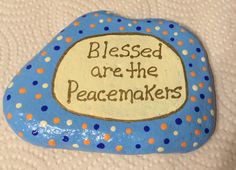 a painted rock that says, blessed are the peacemakers