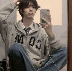 Korean Guy Outfits, Acubi Boy, Saba Core, Script Shifting, Lamp Core, Chinese Streetwear, Face Claim Male, Tomboy Hairstyles, Bf Picture