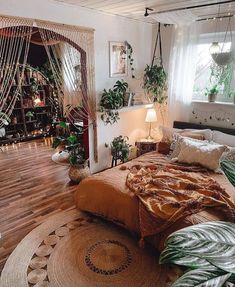 Geecomfy bohe bedroom decor ideas Diy Bohemian, Lots Of Plants, Minimalist Bohemian, Aesthetic Rooms