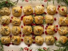 Festive Baked Brie Bites Baked Brie Bites, Ree Drummond Recipes, Brie Bites, Holiday Appetizers Recipes, Cranberry Cheese, Pioneer Woman Recipes, Brie Cheese, Baked Brie