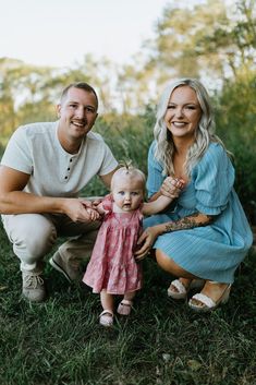 Gorgeous family session of this cute family of 3. Captured by Aubree Taylor Photo | Iowa wedding and lifestyle photographer. Family Of 3, Photography Help, Cute Family, Photo Styling, Family Session, Lifestyle Photographer, Photo Sessions, Family Photography, Family Photos