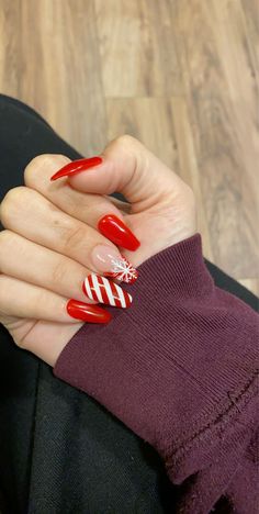 Candy Cane And Snowflake Nails, Candy Cane Acrylic Nails, Candy Cain Nails, December Nails Acrylic Christmas, Christmas Nails 2022 Short, Christmas Nails Shellac, Christmas Acrylic Nails Holiday, Christmas Candy Cane Nails