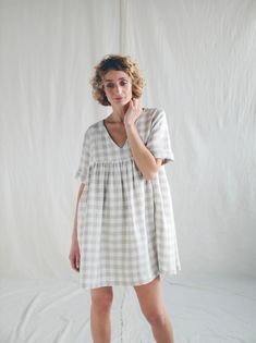 Checkered Linen Smock Mini Dress CECILE / OFFON Clothing - Etsy Short Maternity Dress, Maternity Dress Outfits, Folded Sleeves, How To Fold Sleeves, Style Finder, Linen Shirt Dress, Ruffled Skirt, Ruffle Skirt, Smock Dress