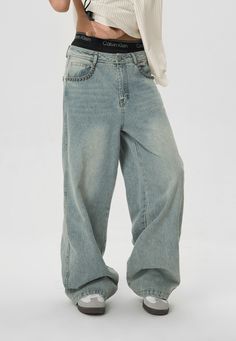 Light Wash Baggy Jeans with Beaded Pockets Light Wash Baggy Jeans, Baggy Clothes, Loose Jeans, Baggy Pant, Female Model, Dream Clothes, Baggy Jeans, Outfits For Teens, Male Model