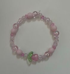 A pink tulip flower bracelet Cute Cheap Pastel Bracelets, Pink Beaded Bracelets For Spring, Tulip Bracelet, Pulseras Aesthetic, Pink Beaded Bracelets, Manik Manik, Bracelets Ideas, Resin Bracelet, Bracelets Design