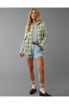 Super soft flannel/Collared neck/Full button-up front/Open pocket on chest/Button cuffs | Curved hem/This top is Real Good: Made with the planet in mind & a promise to continue to do better. Flannel And Jean Shorts, Shorts And Flannel Outfit, Flannel And Shorts Outfits, White Jeans Men, Flannel Outfits, Athletic Fit Jeans, Oversized Flannel, Curvy Jeans, Loose Jeans