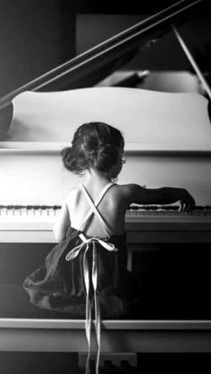 Girl Playing Piano, Piano Photoshoot, Piano Photography, Piano Girl, Girl Kid, Music Pics, Music Piano, Playing Piano, Black White Photos