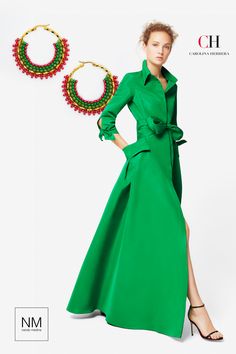 A Carolina Herrera green taffeta shirtdress and Tuscany Rondelle earrings by Nando Medina. A perfect combination to wear in-style these holidays. Long Black Cardigan, Basic Black Dress, Valentino Red, Neckline Dress, Long Shirt Dress, Moda Vintage, Necklines For Dresses, Midi Maxi Dress, Carolina Herrera