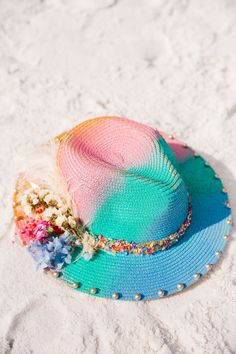 TROPICAL RAINBOW SUN HAT Rainbow Hat, Rainbow Hats, White Feathers, Rainbow Flowers, Sun Hat, Summer Outfit, Sun Hats, Feathers, Color Pop