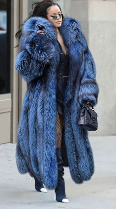 Fur Coat Aesthetic, Big Fur Coat, Blue Fur Coat, Looks Rihanna, Rihanna Outfits, Rihanna Looks, Bad Gal