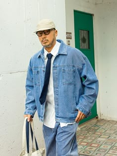 This is a comfortable and casual jacket that is made out of high quality cotton 100% denim fabric. With design detail of two patch pockets on the front with rivets detail and button down closure, it gives a trendy and casual look.- Oversized silhouette- Two patch pockets on the chest with rivets- Button down closure Cheap Washed Blue Denim Jacket For Streetwear, Cheap Boyfriend Fit Denim Blue Shirt, Cheap Urban Style Cotton Denim Jacket, Casual Relaxed Fit Denim Jacket, Cheap Oversized Men's Denim Jacket, Luxury Denim Blue Cropped Jeans For Men, Luxury Relaxed Fit Denim Blue Outerwear, Affordable Denim Blue Outerwear For Streetwear, Luxury Oversized Denim Jacket For Workwear