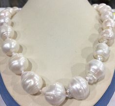 White Baroque Pearl Necklace, Large Pearl Necklace, Architecture Art Nouveau, Keshi Pearl Necklace, Akoya Pearl Necklace, Fine Pearl Jewelry, Pearl Jewelry Design, Beaded Necklace Designs, Long Evening Dresses