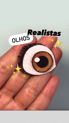 a hand holding a small fake eyeball with stars around it and the caption reads realistas