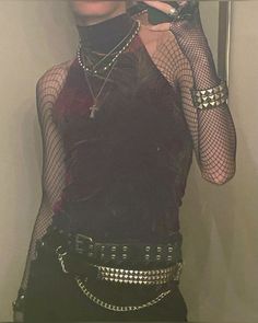 Tom Kaulitz, Estilo Punk, Punk Outfits, Alt Fashion, Grunge Goth, 90s Grunge, Swaggy Outfits, Mode Inspo, Goth Outfits