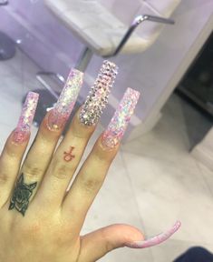 Bhad Bhabie Aesthetic, Bhad Bhabie Nails, Y2k Nail Designs, Y2k Nail, Poppin Nails, Fye Nails, Bhad Bhabie, Wide Nails