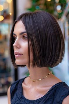 Prada Bob Haircut, Trendy Bob Hairstyles For Fine Hair, Short Round Bob Haircut, Italian Bob 2024, Italian Bob Haircut, Hair Color Combinations, Italian Bob, Trendy Bob, Bob Hair Color