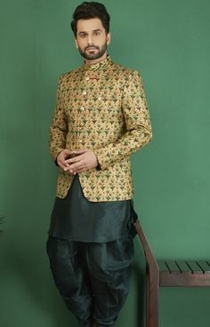 Mehndi Dress For Boys, Mehndi Ceremony Outfit, Mehndi Dress For Mens, Mehendi Ceremony Outfits, Outfit Ideas For Guys, Ceremony Outfit, Waistcoat Designs, Mehndi Outfit