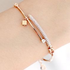 Gold Bracelet Simple, Diamond Bracelet Design, Modern Gold Jewelry, Jewelry Bracelets Gold, Bangles Jewelry Designs, Gold Bangles Design, Gold Bracelet For Women, Jewelry Design Earrings, A Bracelet