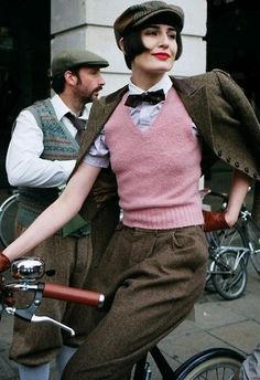 Tweed Ride, Bicycle Chic, Street Style Vintage, Tweed Run, Cycle Chic, 1940s Style, Badass Style, Mode Casual, Bike Style