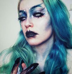 Water Witch Makeup, Goth Mermaid Costume, Siren Halloween Makeup, Siren Makeup Halloween, Sea Witch Makeup, Siren Makeup Mermaid, Water Demon, Goth Mermaid, Siren Makeup