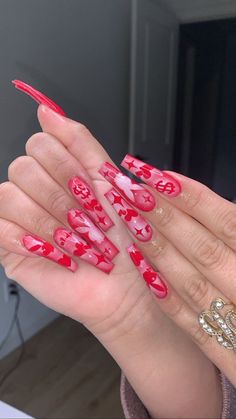 Y2k Nails Acrylic Long Red, Nail Designs Chicana, Chicana Nails Acrylic, Pink Nails Korean, Red Nails Acrylic Design, Chola Nails Acrylic, Cholo Nails