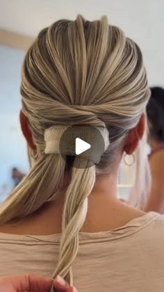 Bun Prom Hairstyles Tutorial, Tutorial For Updos, Bridal Updo Straight Hair, Wedding Hairstyles Simple Updo, Bridal Style Updo, Bridal Buns Low, Low Bun Up Do Wedding, Formal Hair Updo Tutorial, Classic Hair Updo Classy