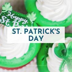 three green cupcakes with white frosting swirled on top and a green, glittery shamrock on one and a "Happy St. Paddy's Day" sign on another St Patricks Day Drinks, Irish Blessings, Green Food, Craft Ideas For Kids, St Patrick's Day Crafts, Irish Blessing, Kids Recipes, Pot Of Gold