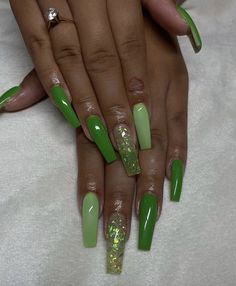 Peridot Green Nails, Jade Green Nails Acrylic Short, Green Baddie Nails, Nail Designs For Dark Skin, Maroon Nail Art Designs, Mint Green Nail Designs, Dark Skin Nail Polish, Ivy Nails, Pink Peekaboo