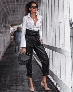 Relaxed in Leather Winter Fashion Outfits Dressy, Personal Fashion Stylist, Fashion Blogger Style, Business Outfit, Sleek Fashion, Outfit Casual