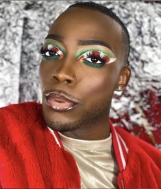 Christmas Makeup Aesthetic, Grinch Makeup Looks, 15 Makeup Looks, Christmas Inspired Makeup, Eye Makeup Christmas, 2000 Makeup, Holiday Eye Makeup, Makeup Egirl